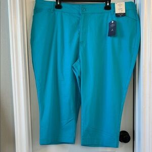 Women size 20 Turquoise Capris brand new.
